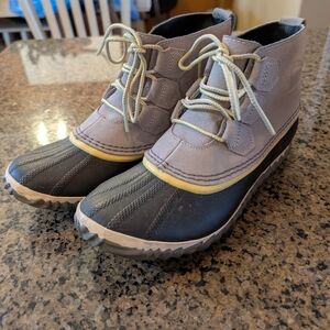 Sorel Gray and Black Shoes with Yellow Laces